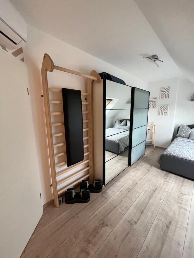 105 Qm Neues Klimatisiertes Appartment Fuer Familien Privater Parkplatz Кемниц Екстериор снимка