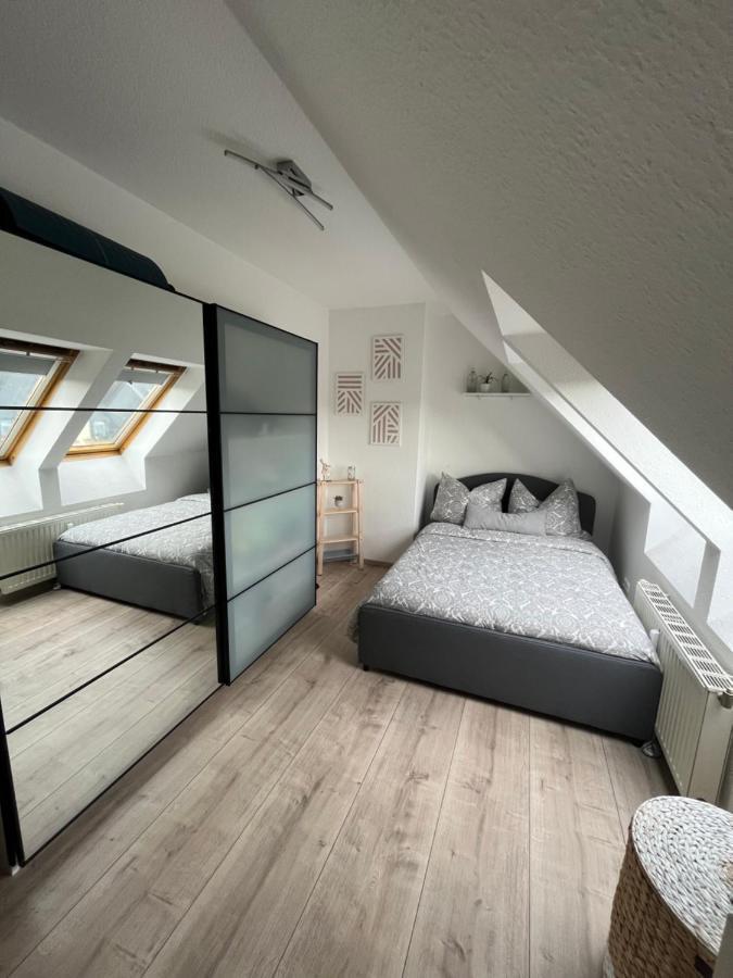 105 Qm Neues Klimatisiertes Appartment Fuer Familien Privater Parkplatz Кемниц Екстериор снимка