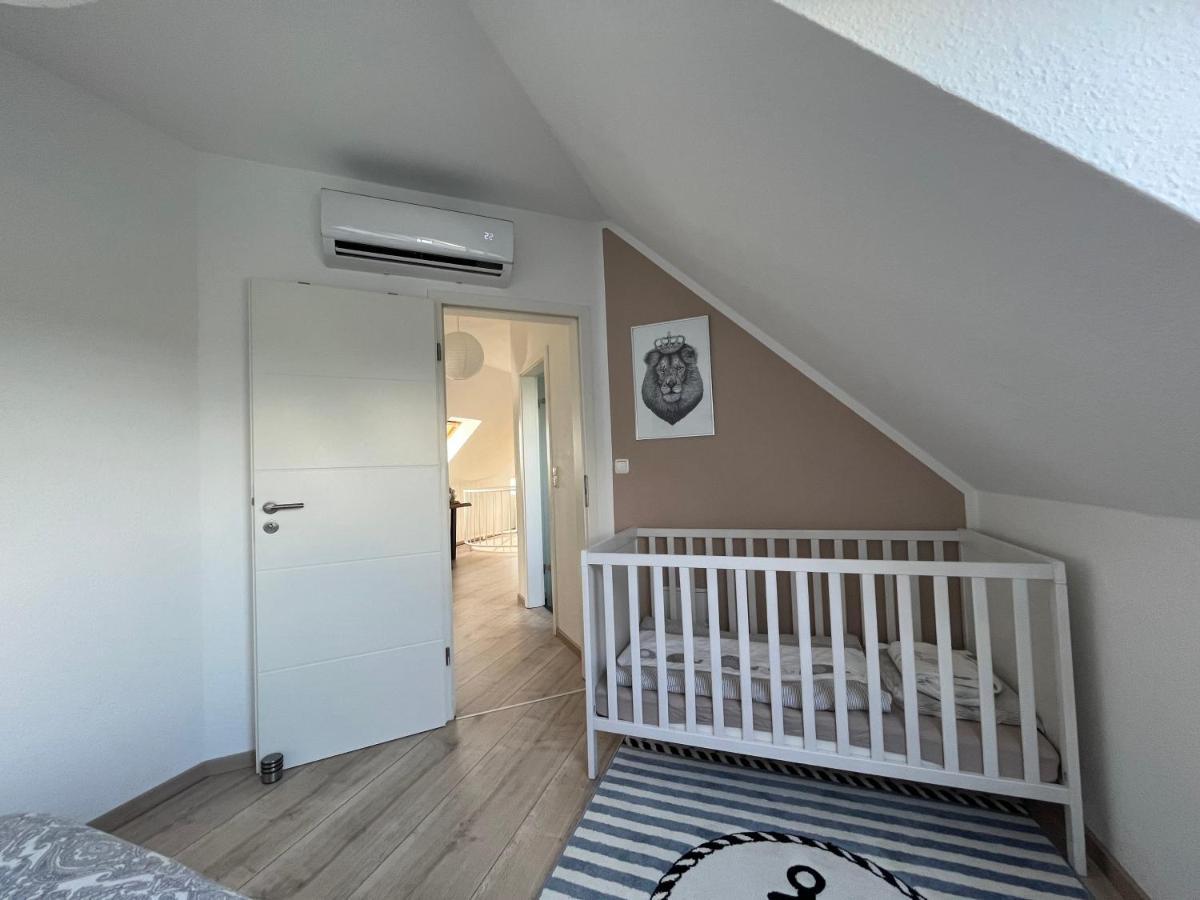 105 Qm Neues Klimatisiertes Appartment Fuer Familien Privater Parkplatz Кемниц Екстериор снимка