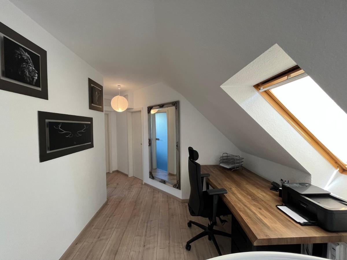 105 Qm Neues Klimatisiertes Appartment Fuer Familien Privater Parkplatz Кемниц Екстериор снимка